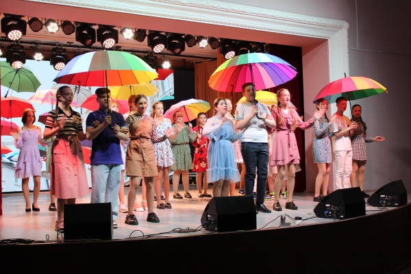 Приглашаем школьников Амурской области принять участие в конкурсе песни и театра на французском языке «Франкофонная весна на Амуре - 2024»!